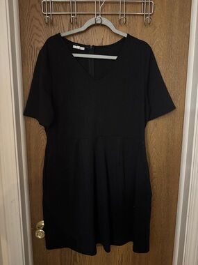 Maurices Black V-Neck Short Sleeve Dress